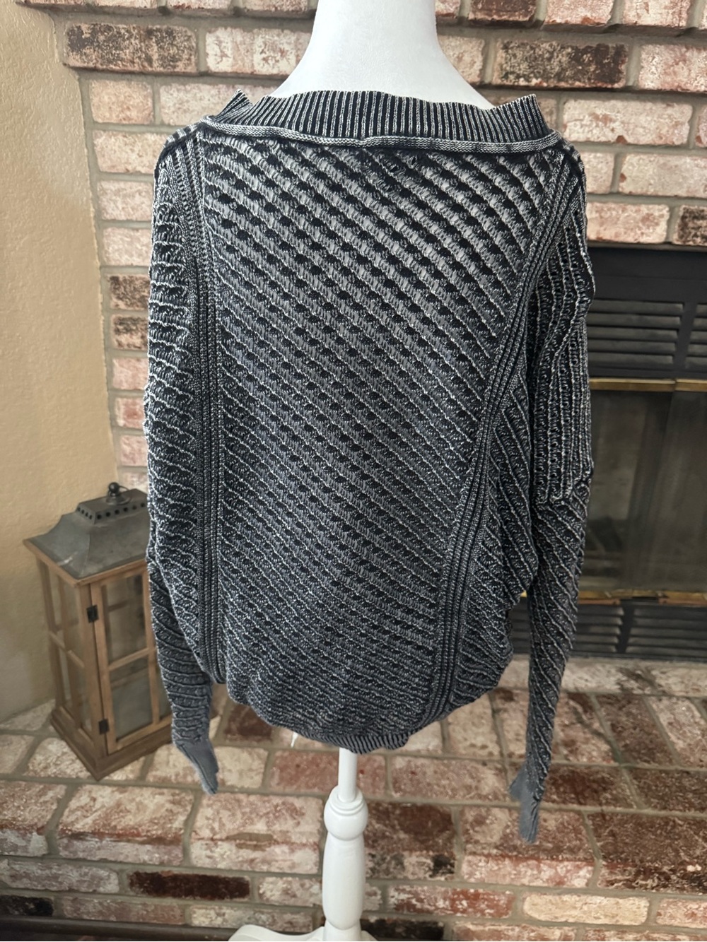Timing Charcoal Gray V-Neck Ribbed Knit Sweater - Picture 5 of 6